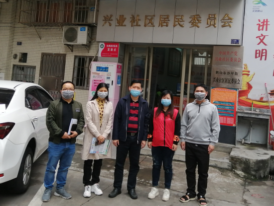 3月20日，市創(chuàng)文辦到興業(yè)社區(qū)調(diào)研，右二為李小紅。