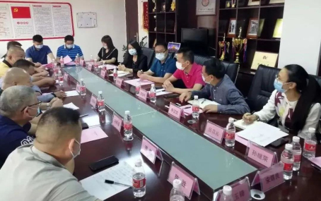005  4月27日，聯(lián)合市紀委監(jiān)委舉辦市外省商會會長聯(lián)席會議暨“親”“清”政商座談會.jpg