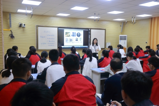 已處理1610347586617鶴山市第四批赴龍州縣龍州高中支教的鶴山一中教師勞桂容上科組示范課.jpg