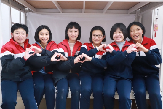 已處理22  新學(xué)期，我們又見(jiàn)面了！比心（昆侖學(xué)校）.JPG