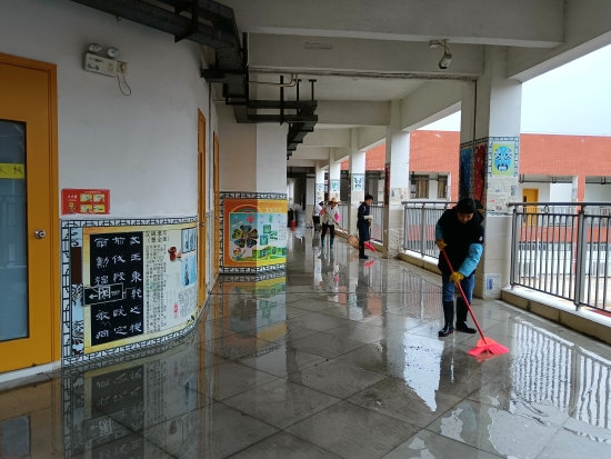 已處理35  碧桂園學(xué)校教職員工清洗課室、走廊.jpg