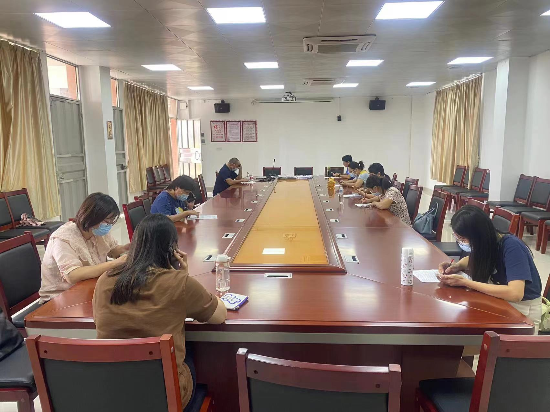 1： 9月8日—9日，沙坪一小的老師們集中沙坪一小峻廷灣校區(qū)，協(xié)助流調(diào)工作。.jpg
