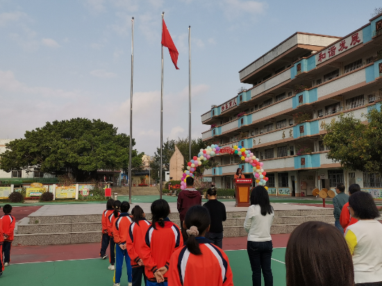 桃源小學(xué) 梁建儀校長給同學(xué)們上樹遠(yuǎn)大理想 爭做新時(shí)代好少年》開學(xué)思政第一課2.jpg